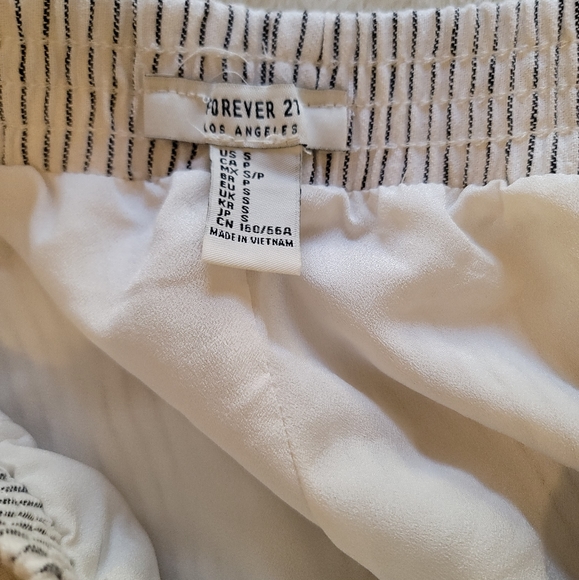 Forever 21 stripped white shorts - Picture 5 of 6